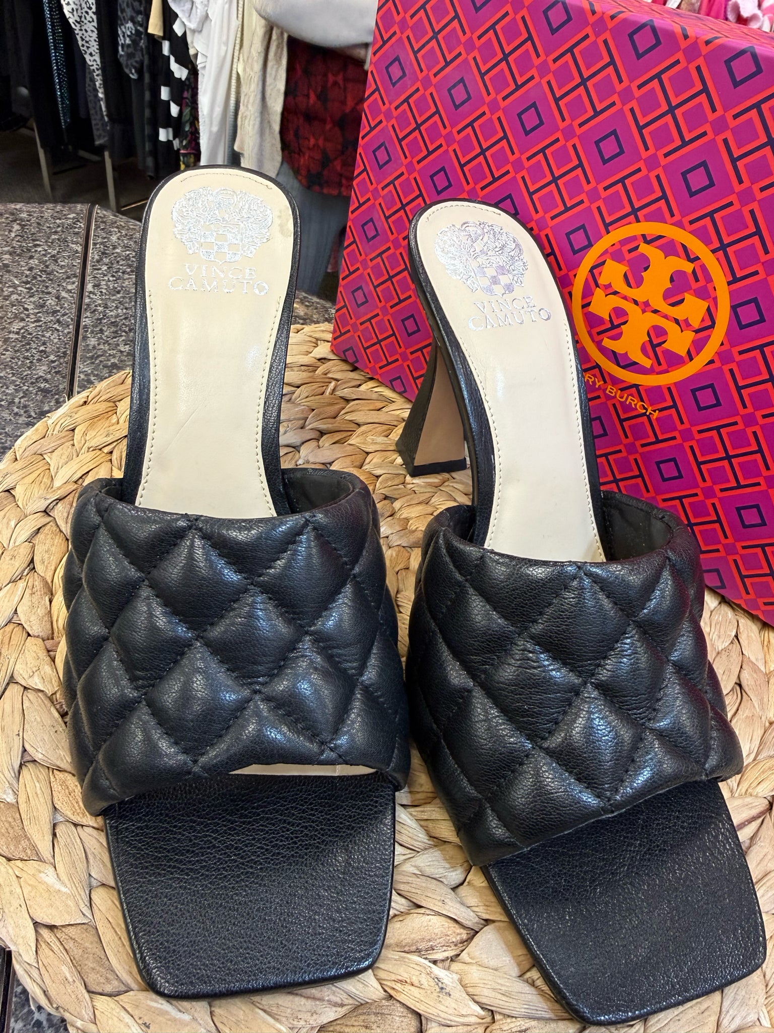 New  Without Tag VINCE CAMUTO Black Size 11 Designer Shoe