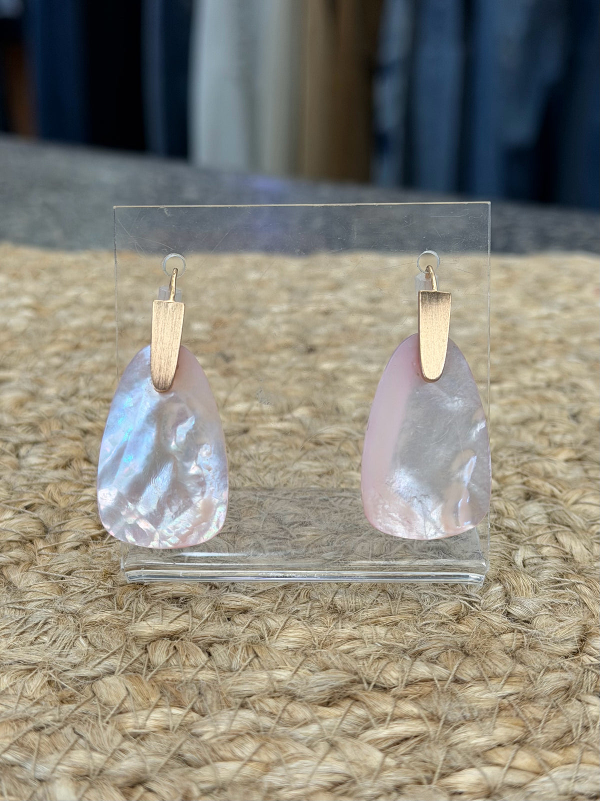Pre-owned KENDRA SCOTT Pink Iridescent Small Designer Earring