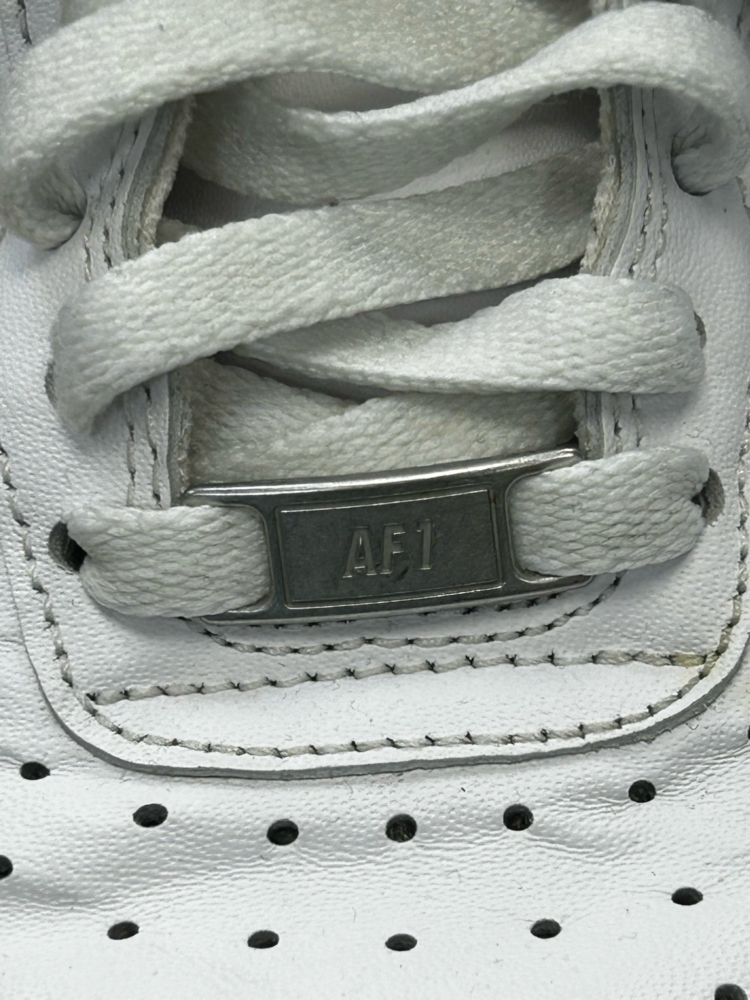 Pre-owned NIKE White Size 6 Designer Sneaker