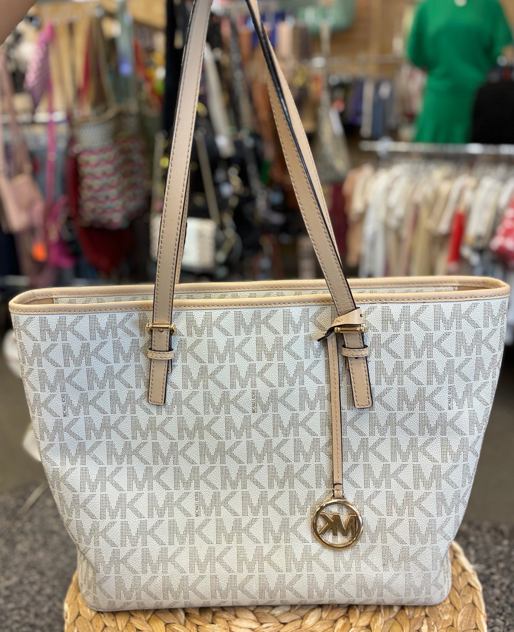 Pre-owned MICHAEL KORS Off white TAN SIGNATURE Shoulder Designer Purse