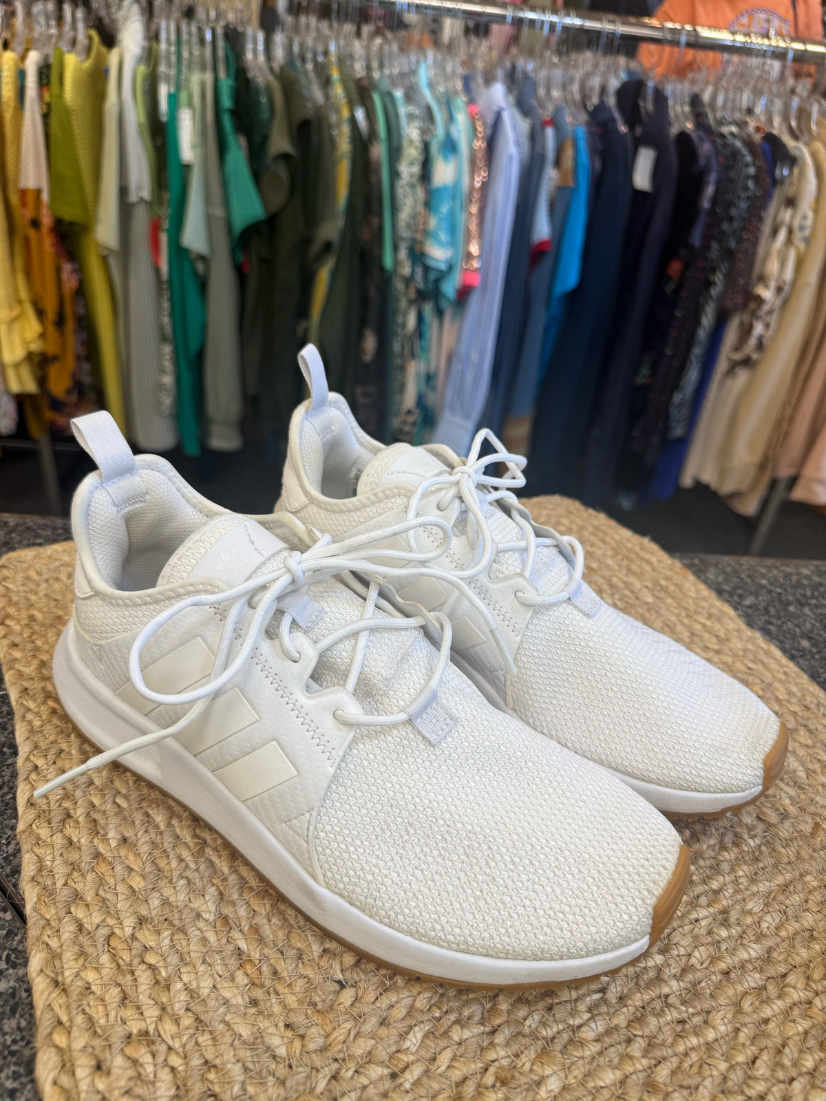New with Tag ADIDAS Off white Size 7 Sneaker