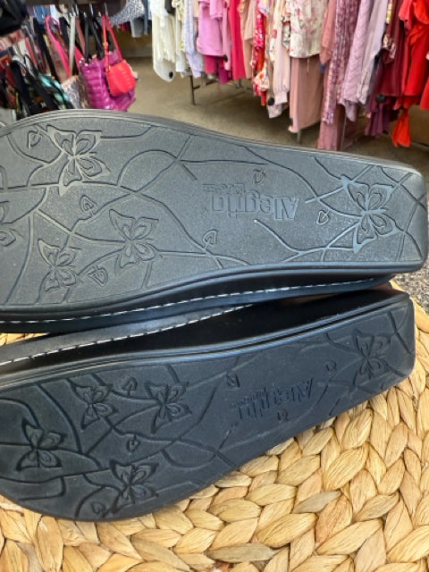 Pre-owned ALEGRIA Dark Pink Blend Black Trim Size 8 Designer Sandal