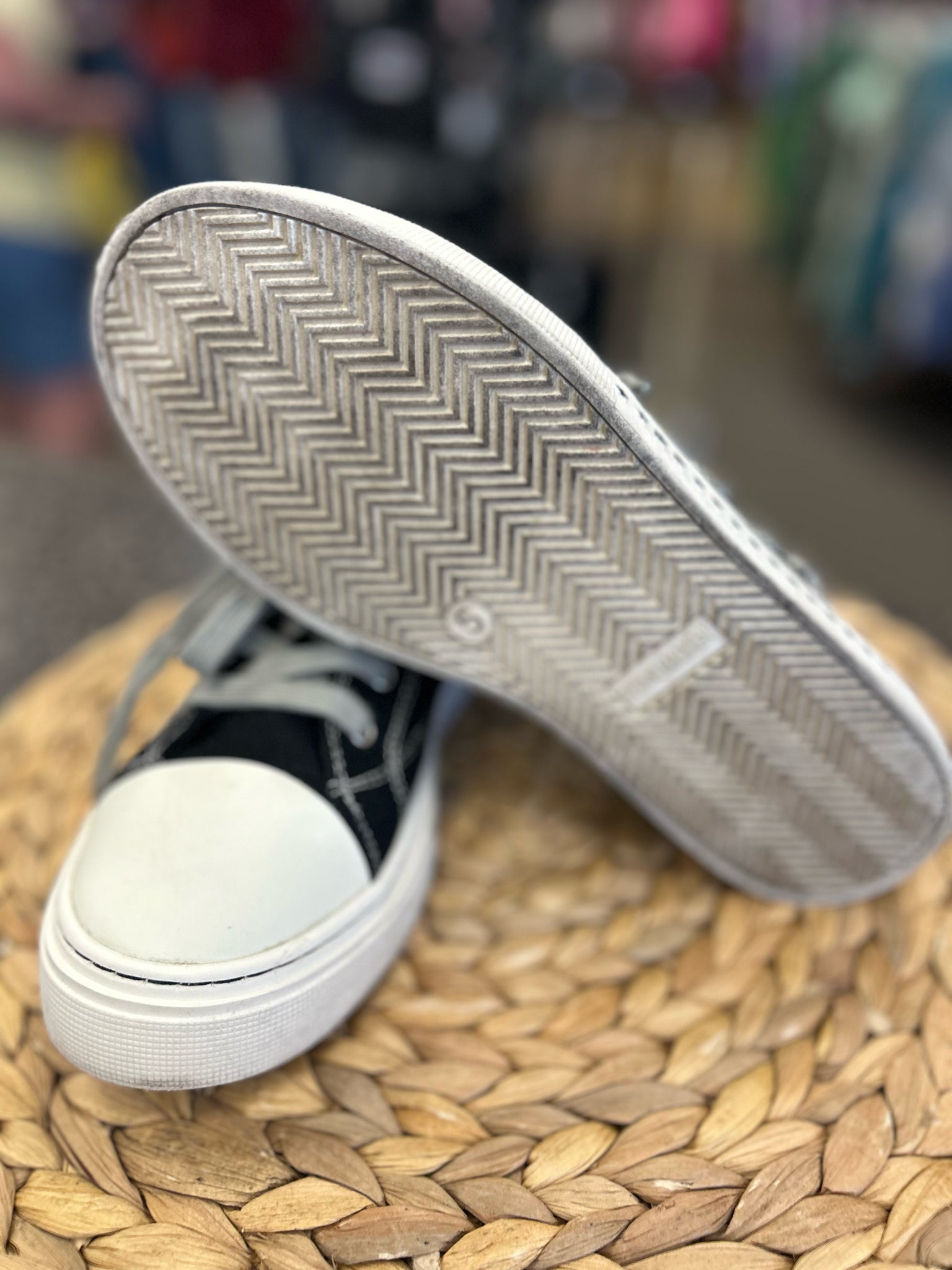 Pre-owned STEVE MADDEN Black White Trim Size 5 Sneaker