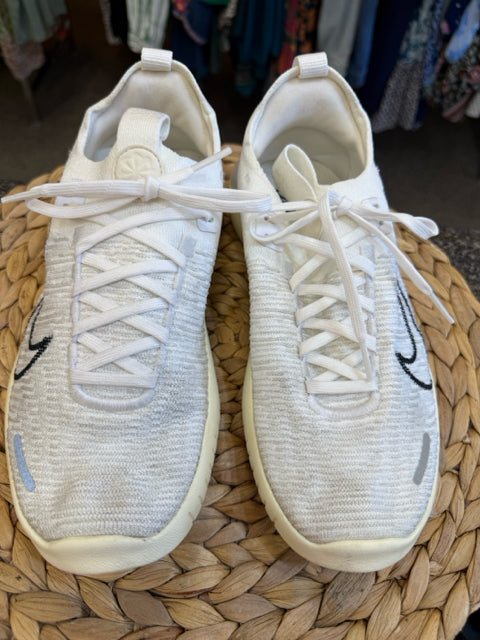Pre-owned NIKE White Black Trim Size 8.5 Designer Sneaker