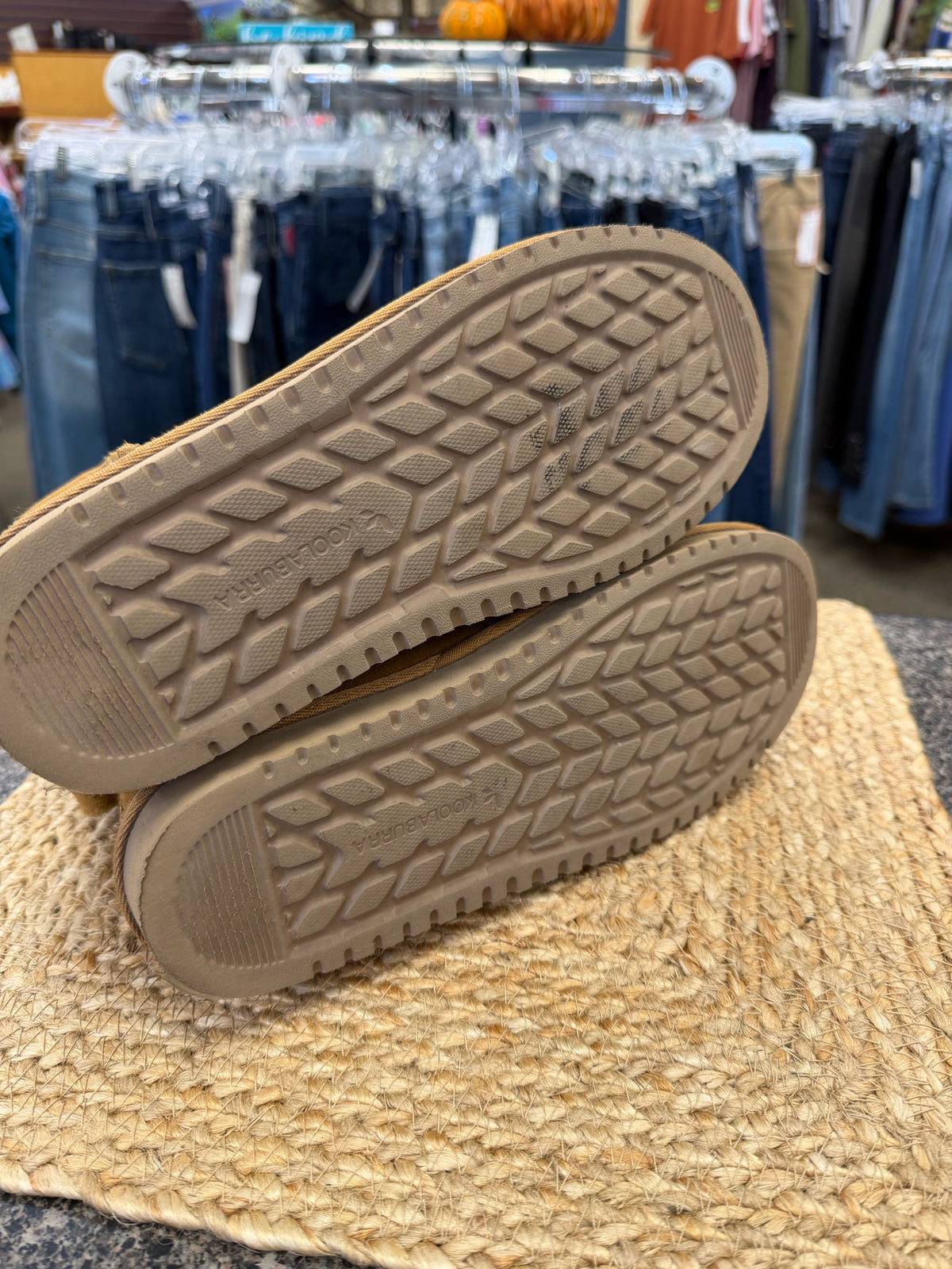 Pre-owned UGG Tan Size 8 Bootie