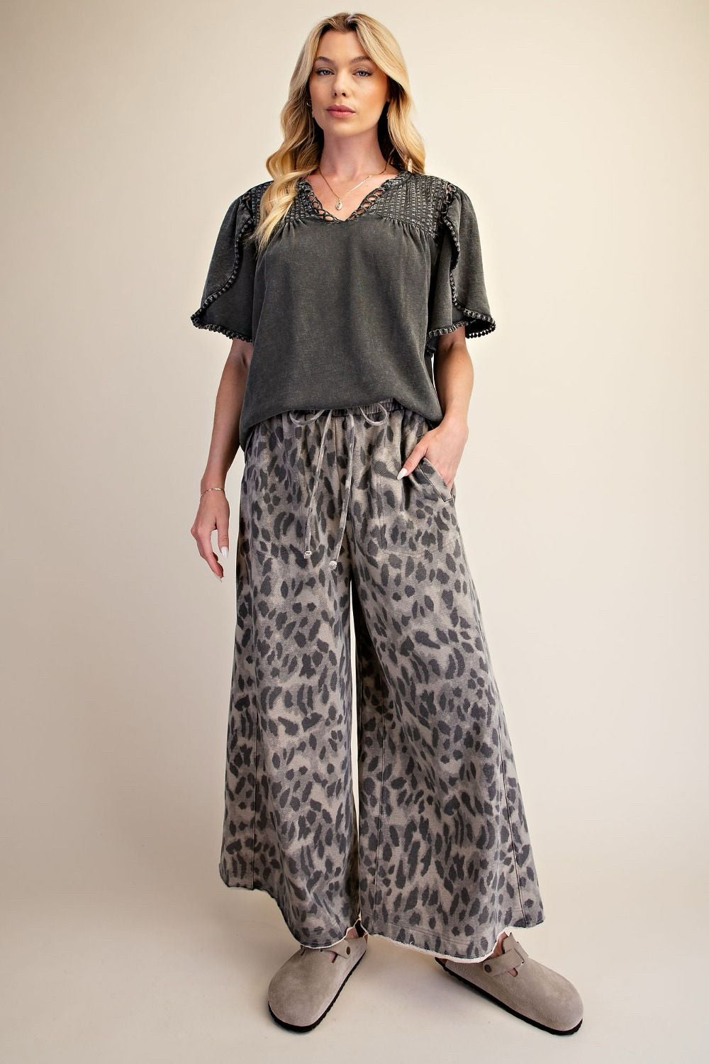 New EASEL Dark gray animal Size Small Pants