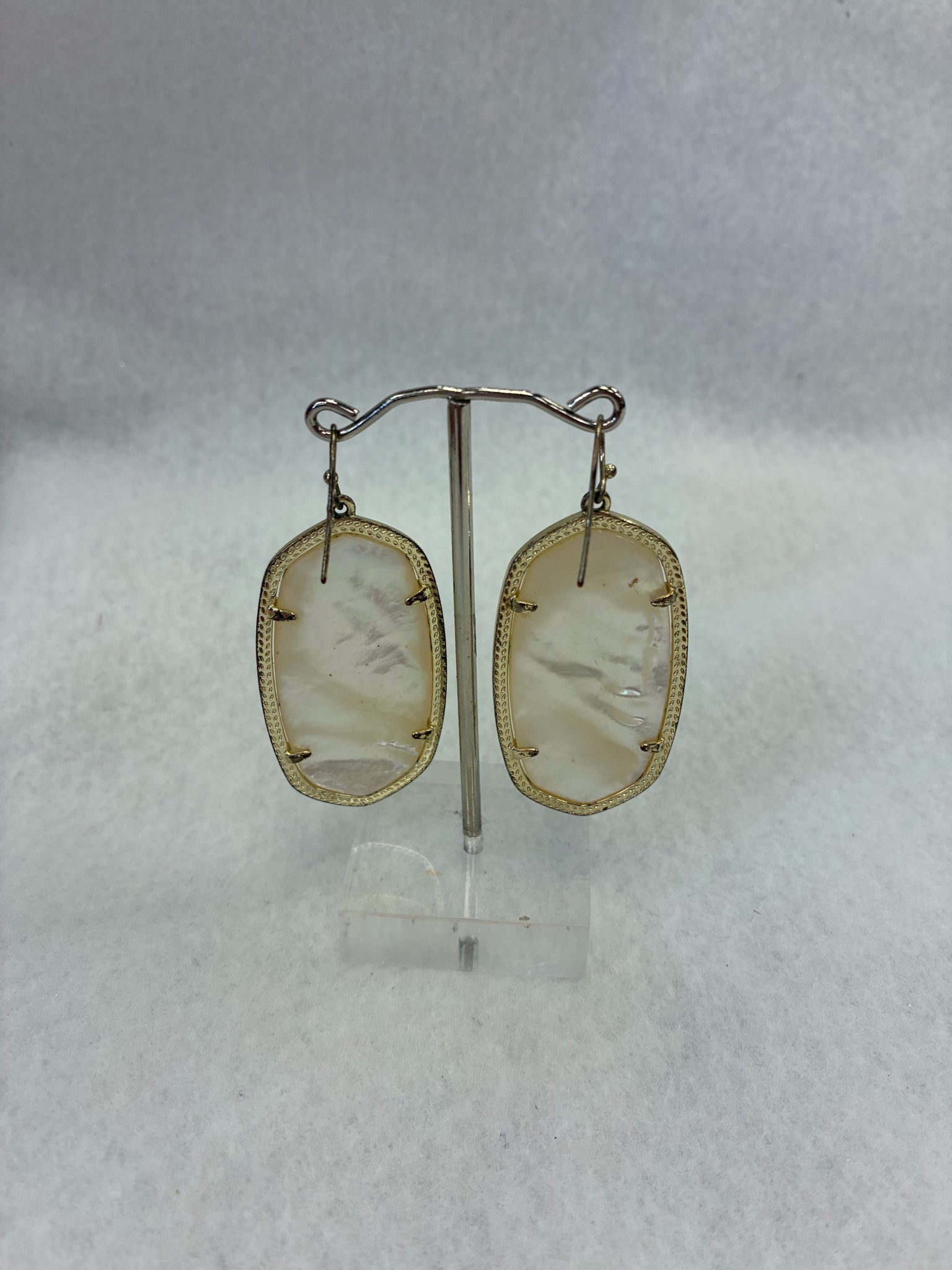 Pre-owned KENDRA SCOTT White Gold Designer Earring