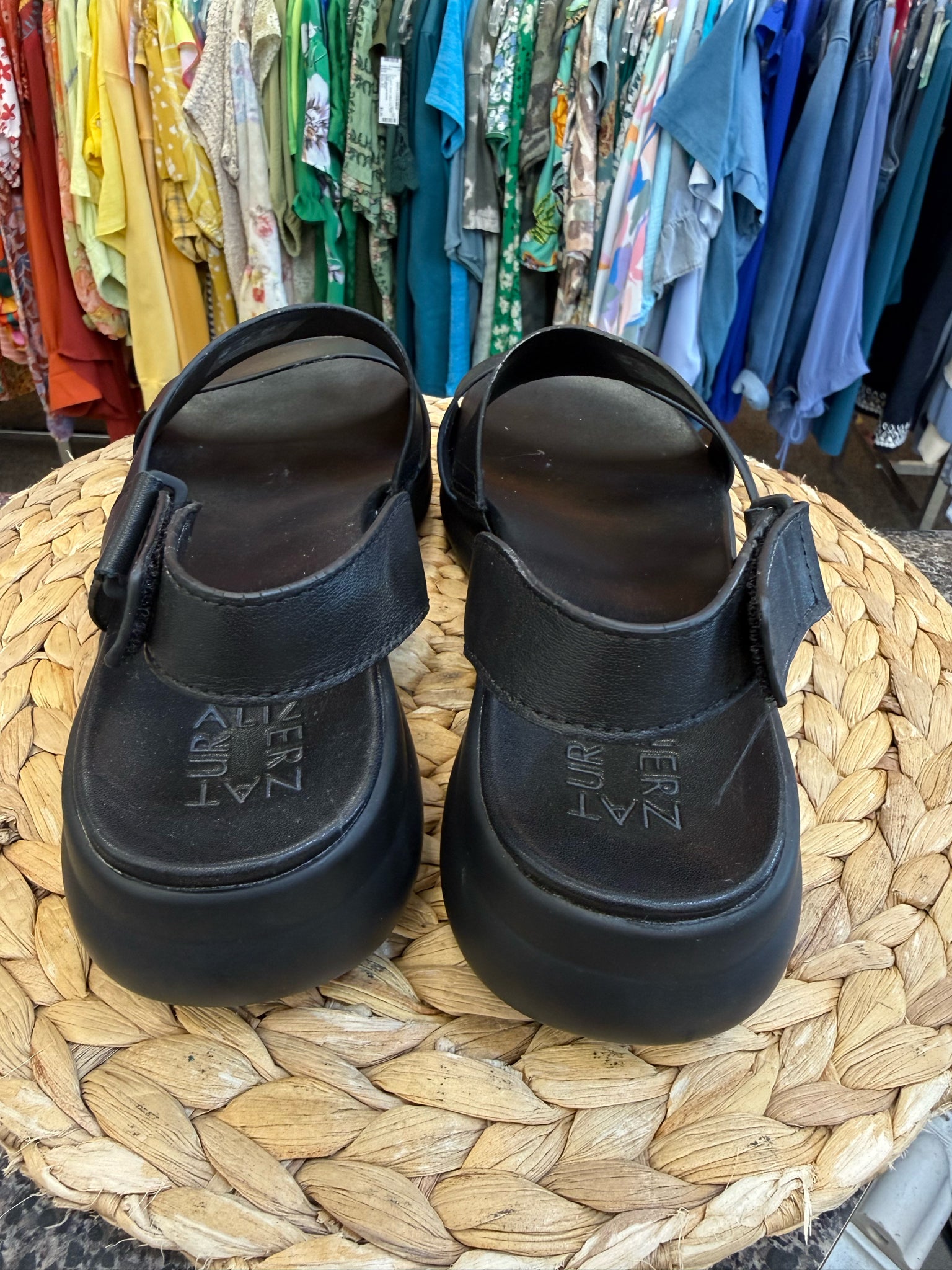 Pre-owned NATURALIZER Black Size 10 Sandal