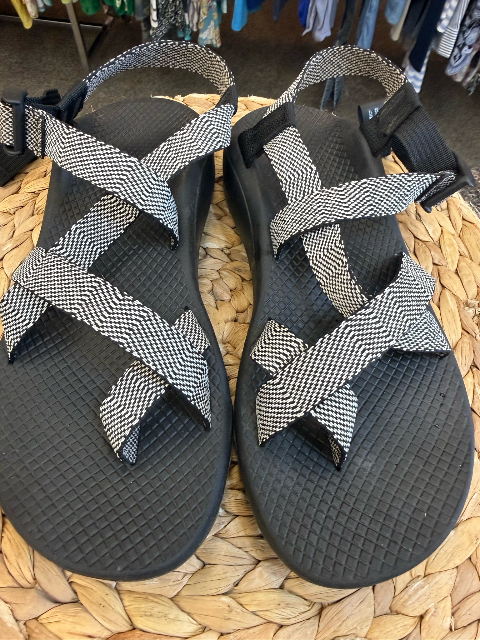 Pre-owned CHACO Black blend White Size 9 Sandal