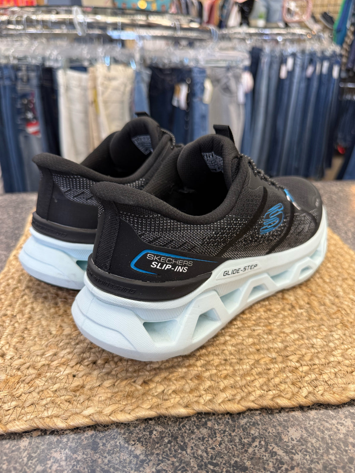 Pre-owned SKECHERS Black Blue Trim Size 9 Designer Sneaker