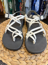Pre-owned CHACO White Size 8.5 Sandal