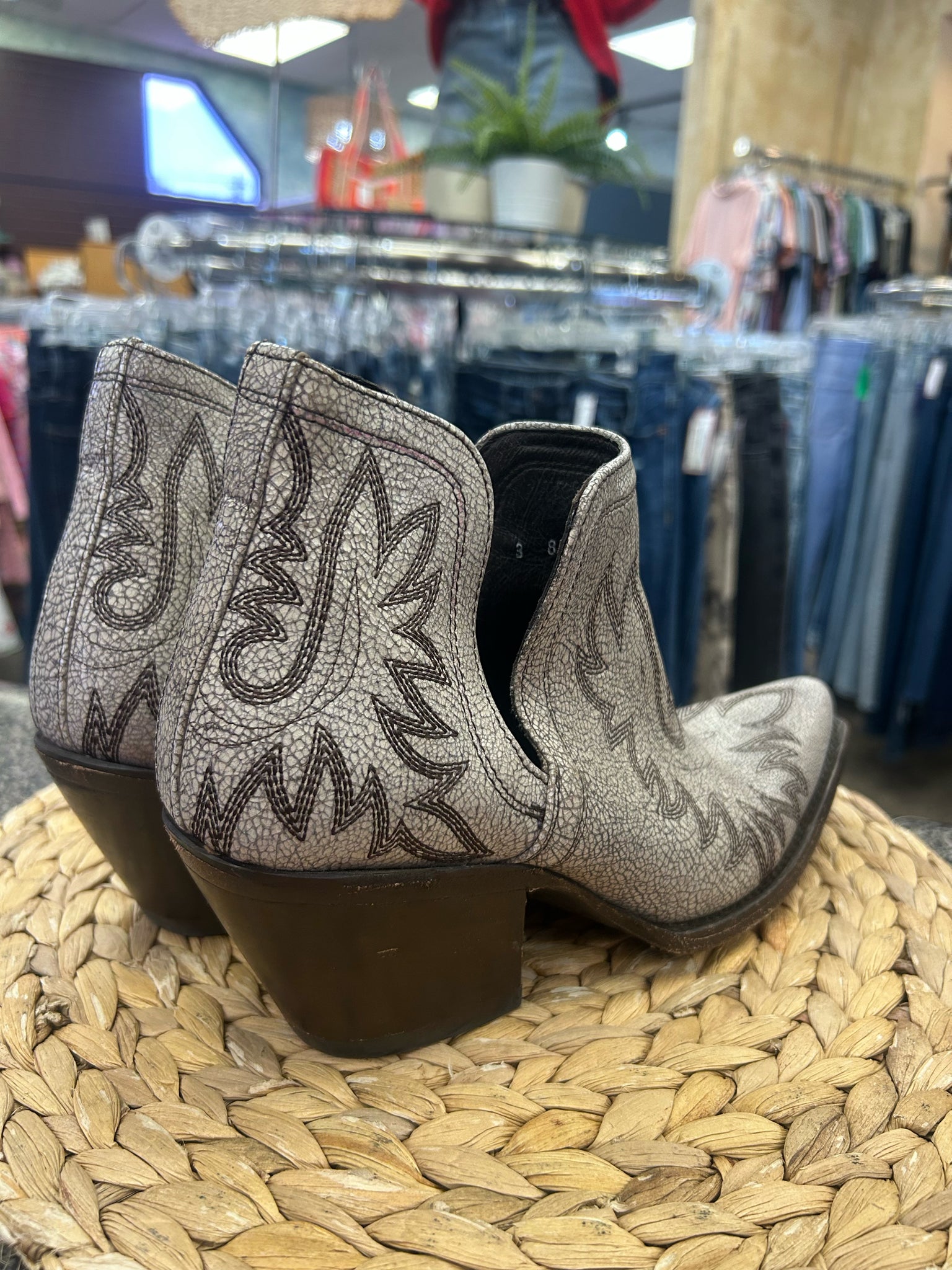Pre-owned ARIAT Gray Dark Brown Trim Size 9 Designer Bootie