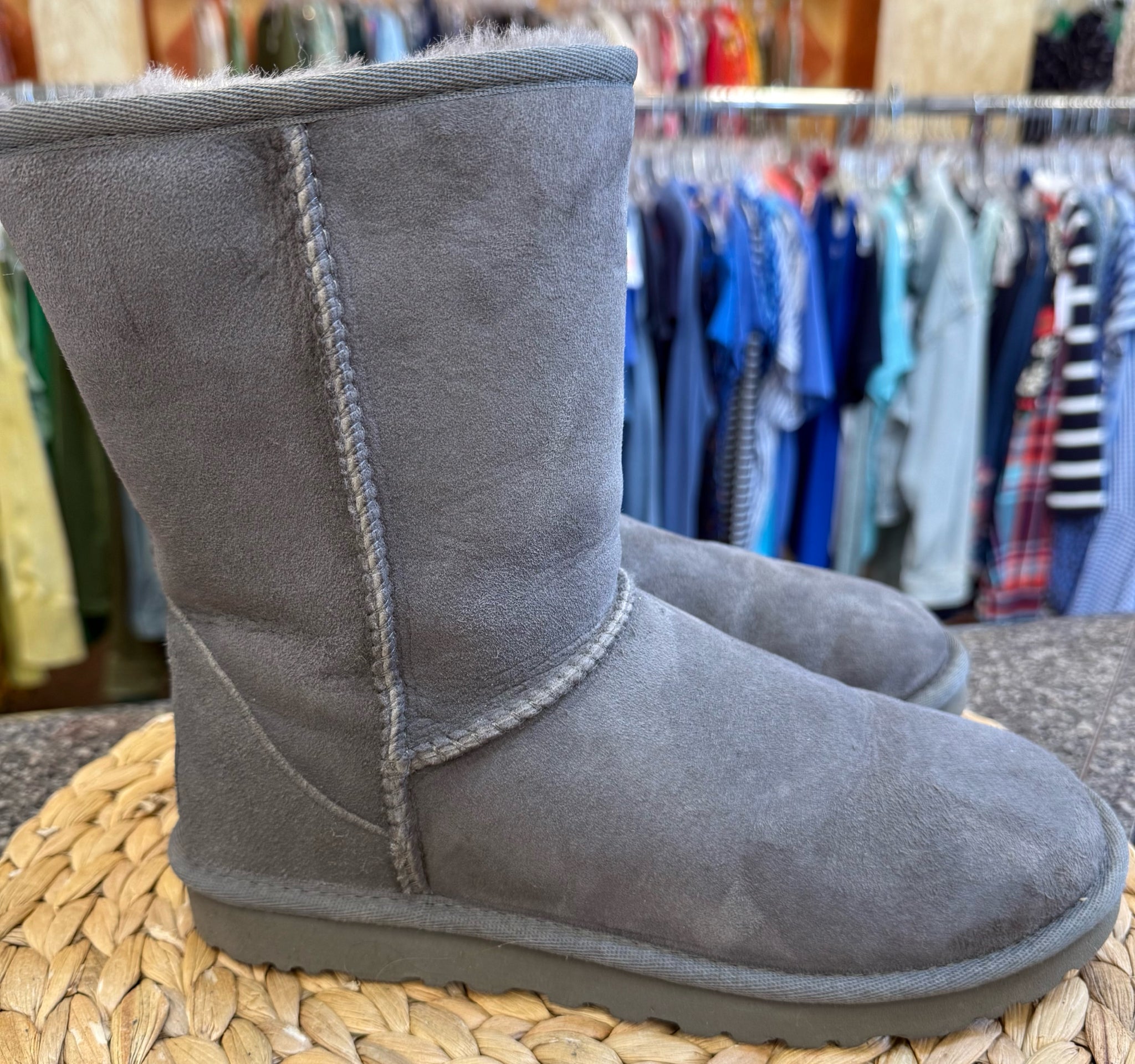 Pre-owned UGG Gray Size 7 Designer Bootie
