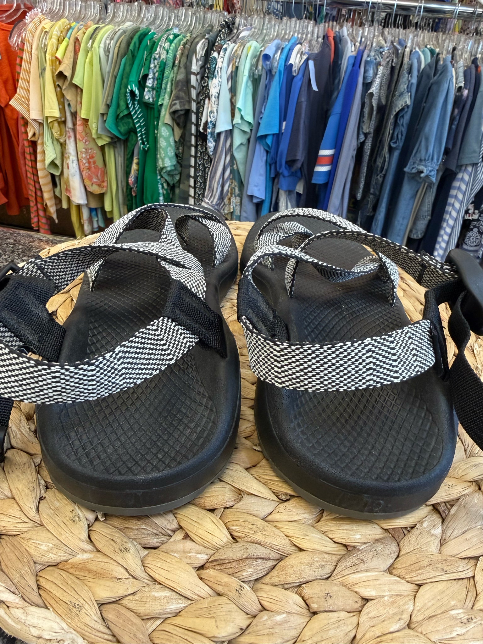 Pre-owned CHACO Black blend White Size 9 Sandal