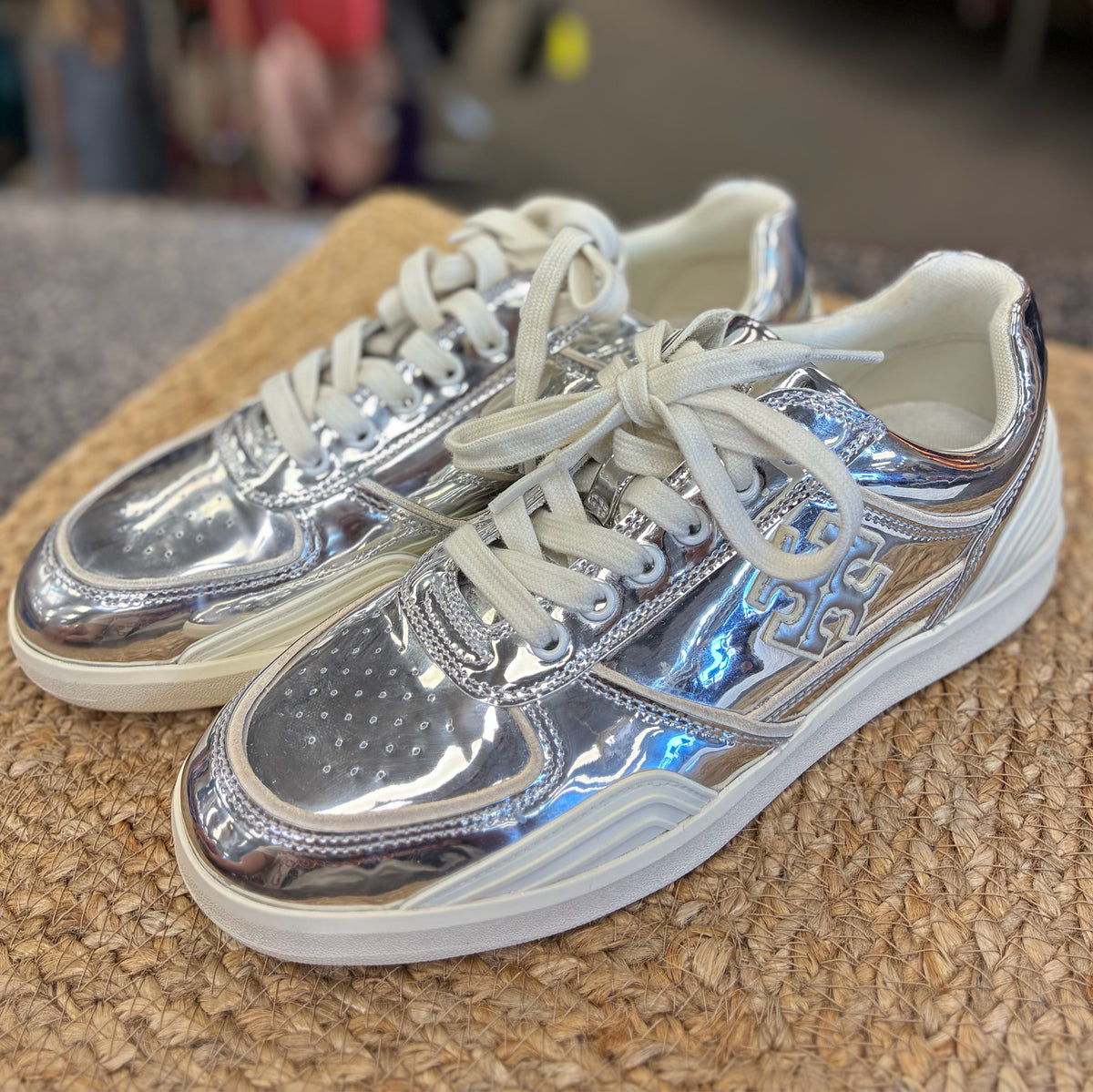 Pre-owned TORY BURCH Silver Off-white Size 7 Designer Sneaker