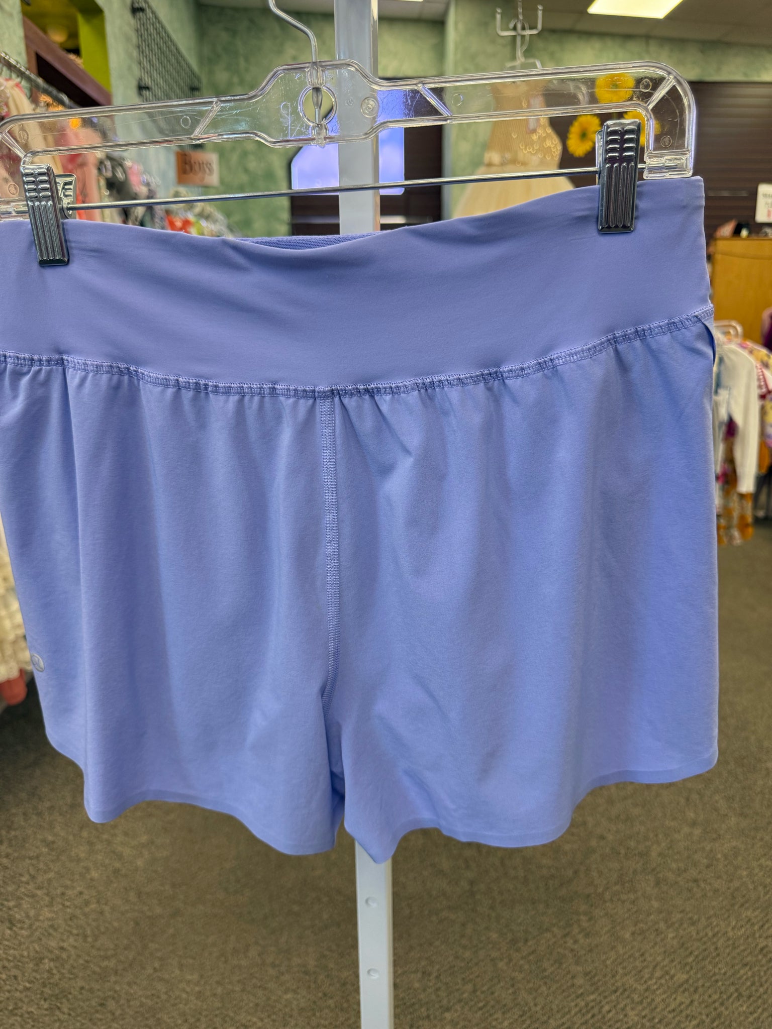 Pre-owned Lululemon Light purple Size: 8 Designer Shorts
