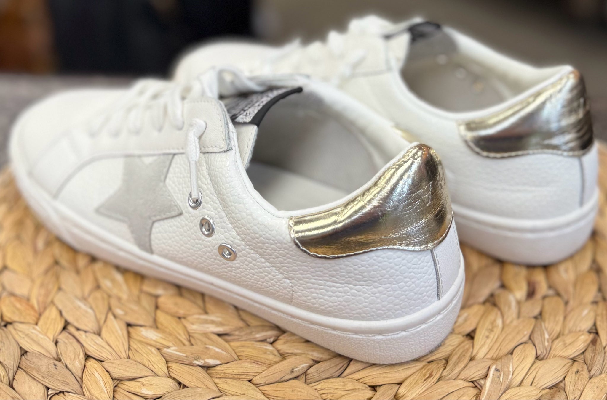 Pre-owned VINTAGE HAVANA White Gold Trim Size 8.5 Designer Sneaker