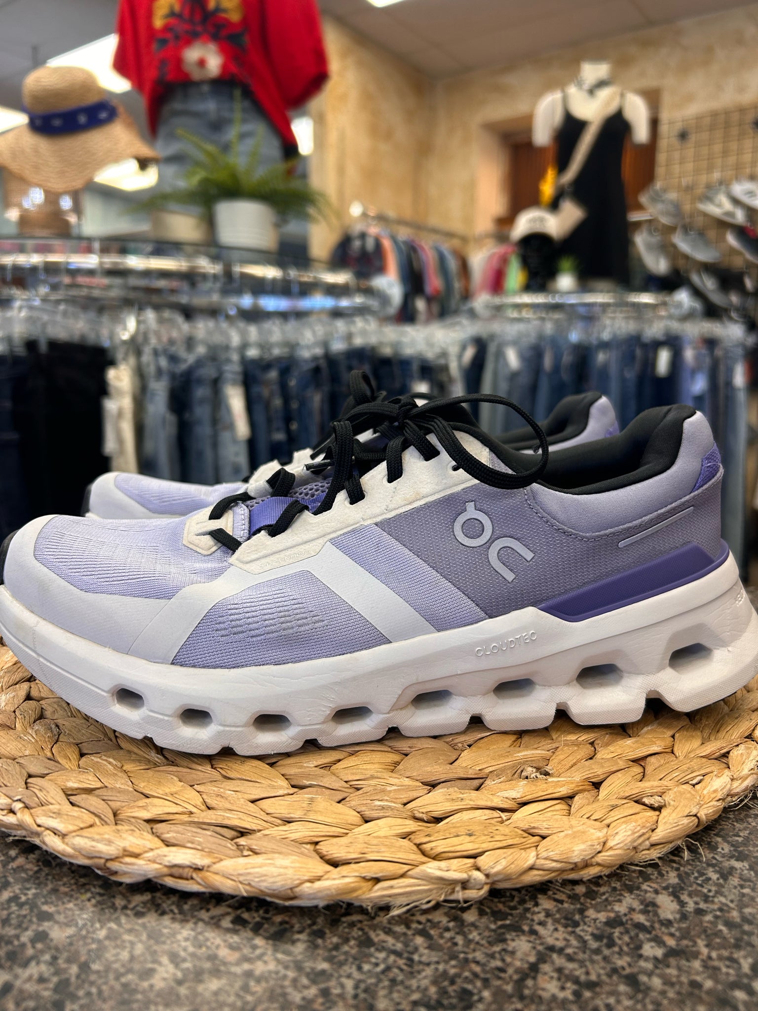 Pre-owned On Cloud Light purple White Trim Size 10 Designer Sneaker