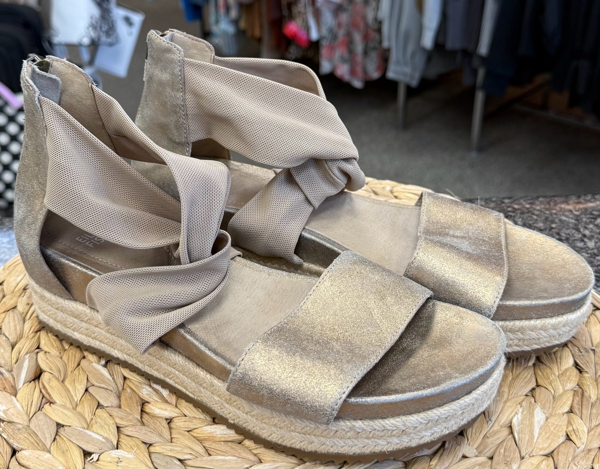 Pre-owned EILEEN FISHER Bronze Size 9 Designer Sandal