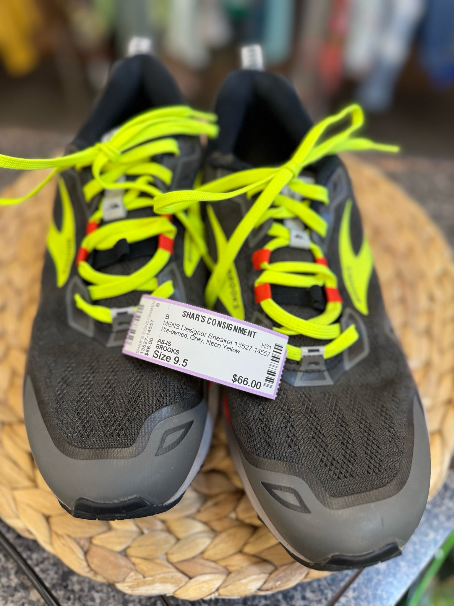 Pre-owned BROOKS Gray Neon Yellow SHOE SIZE 9.5 MENS Designer Sneaker