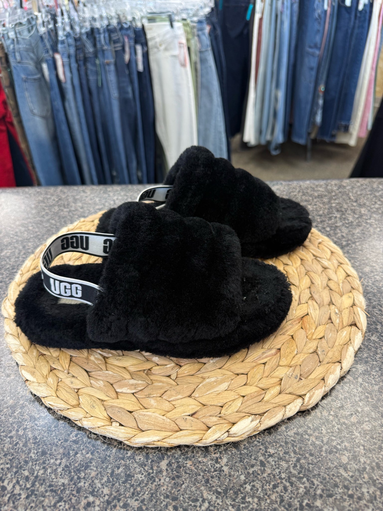 Pre-owned UGG Black Size 4 Designer Slipper