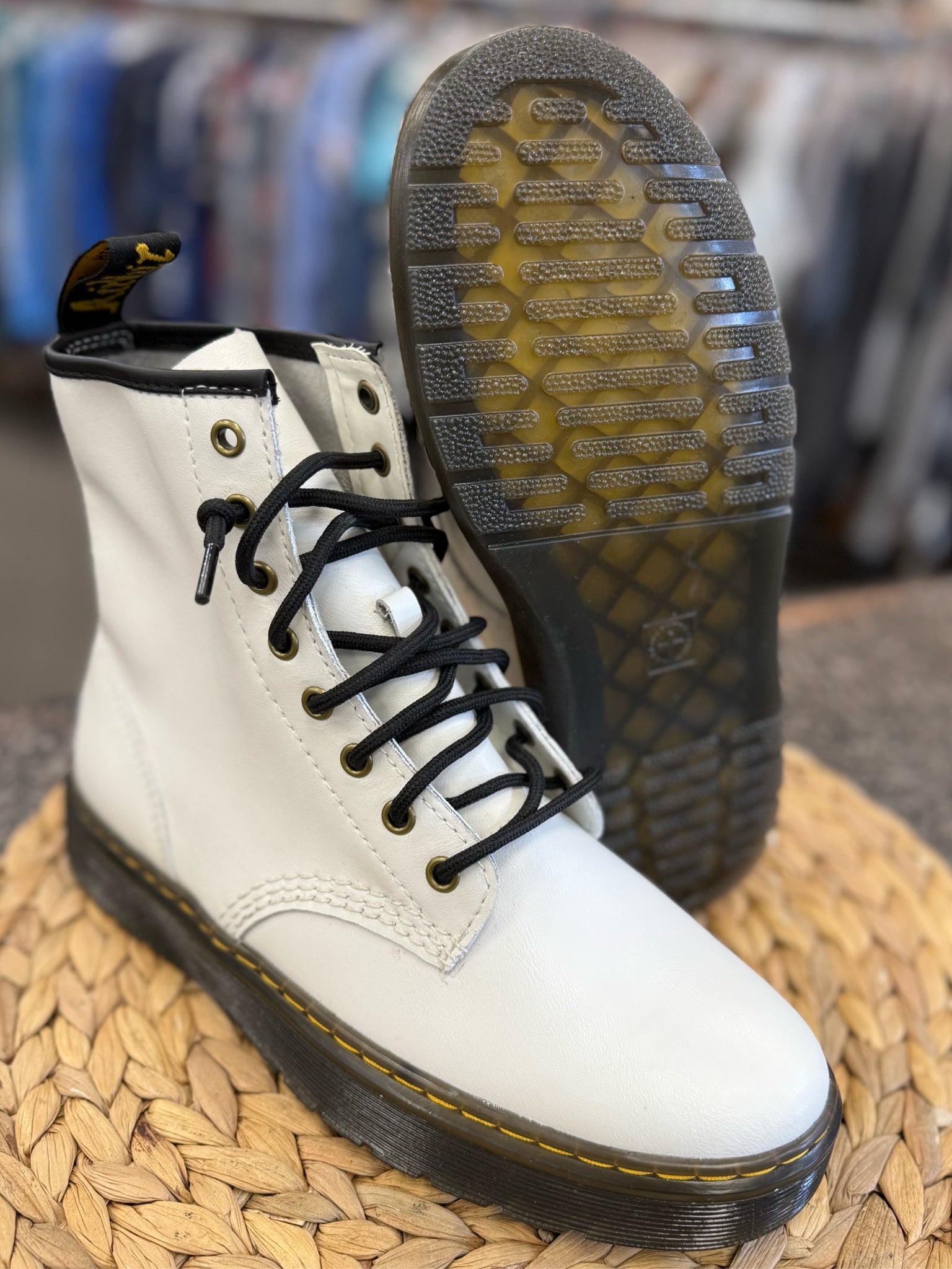 Pre-owned DR MARTENS White Black Trim Size 8 Designer Boot