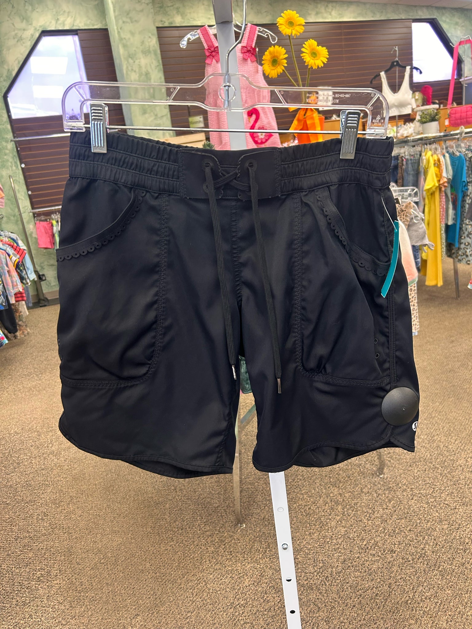 Pre-owned Lululemon Black Size 6 Designer Shorts