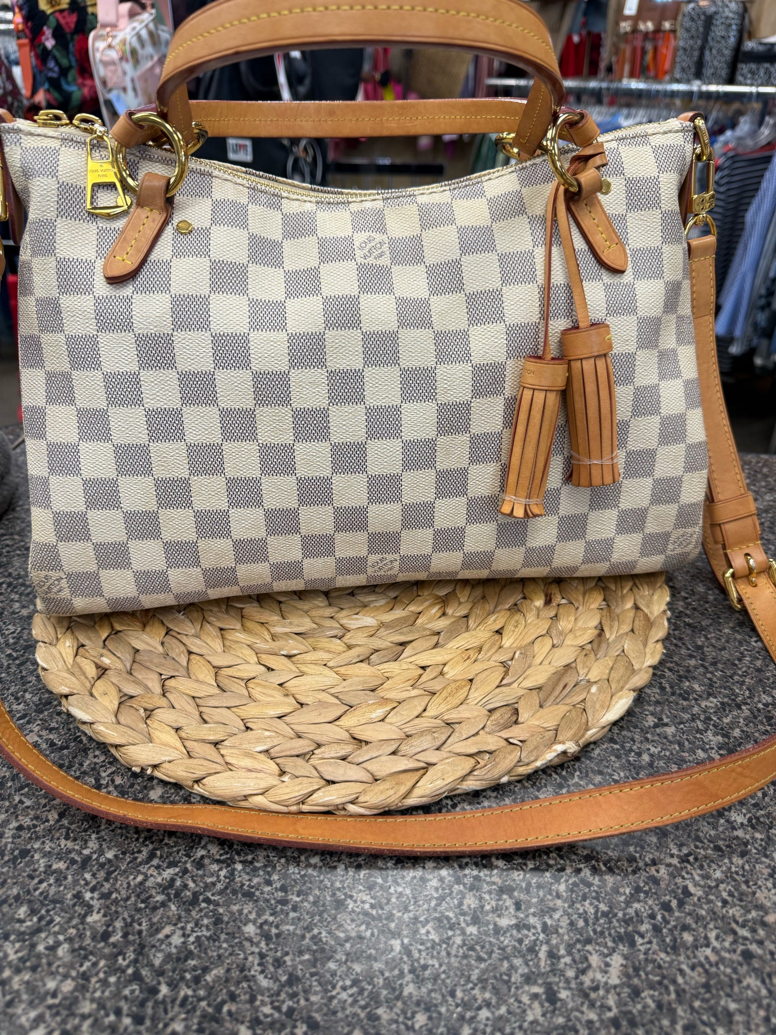 Pre-owned LOUIS VUITTON White Signature Crossbody Designer Purse