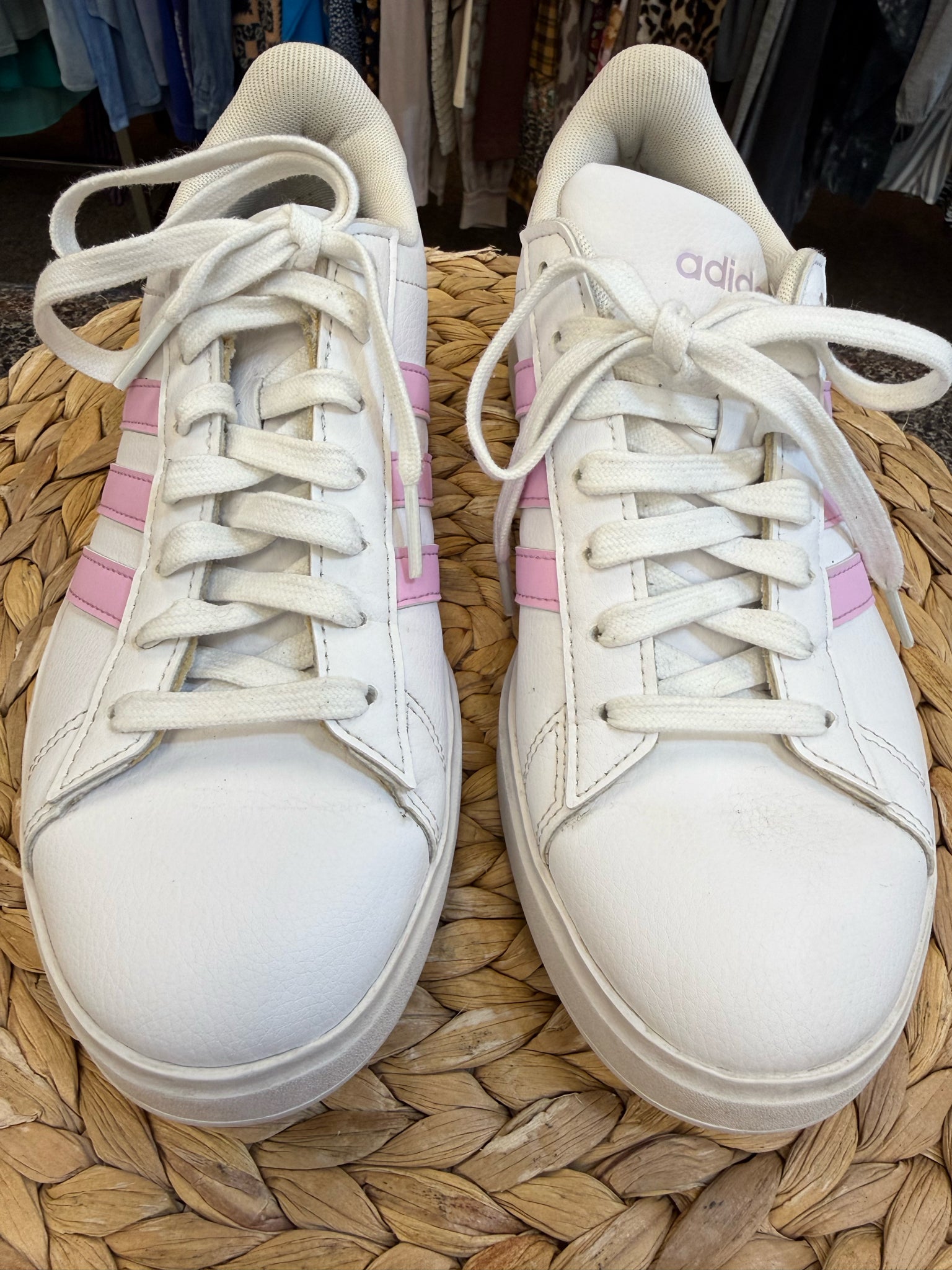 Pre-owned ADIDAS White Pink Trim Size 7 Designer Sneaker