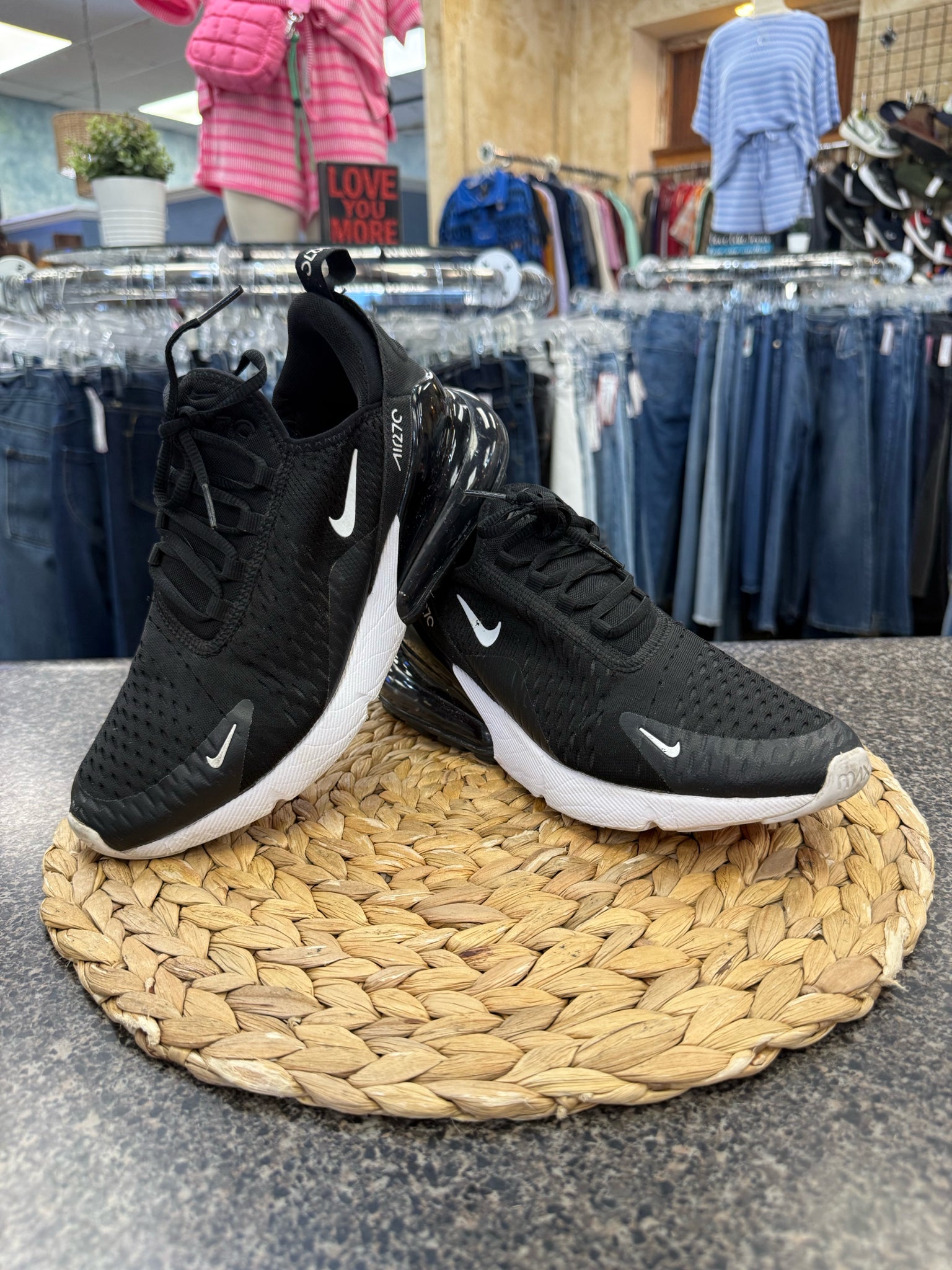 Pre-owned NIKE Black White Trim Shoe Size 7 GIRLS Designer Sneaker