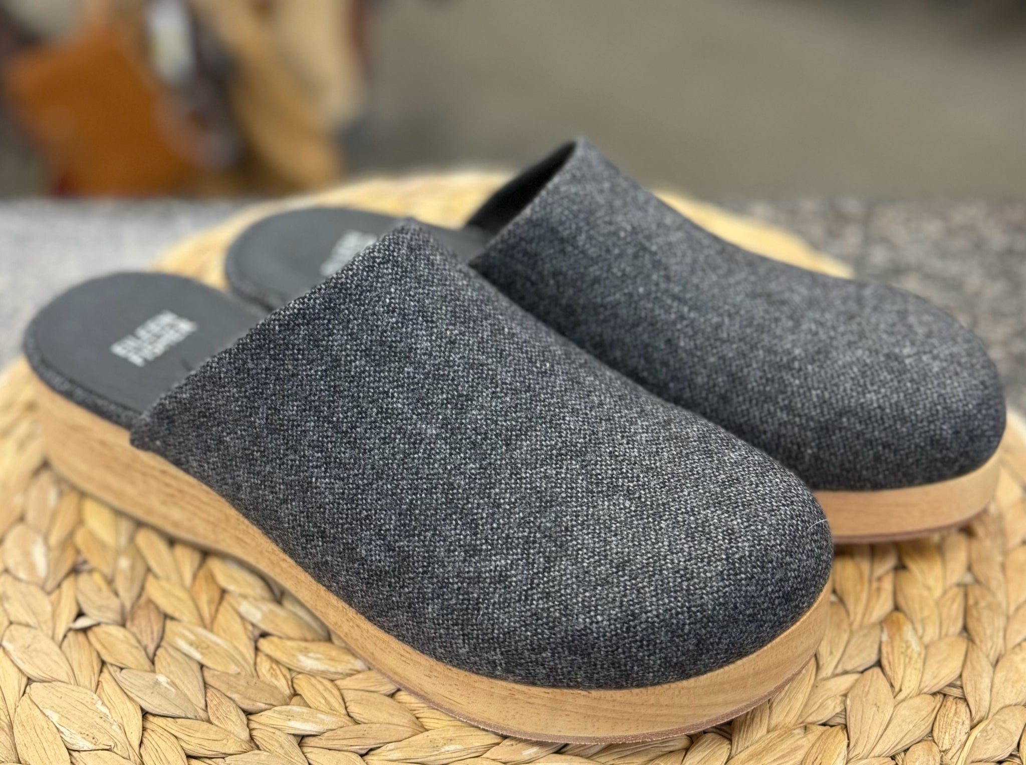 Pre-owned EILEEN FISHER Gray Size 9.5 Designer Shoe