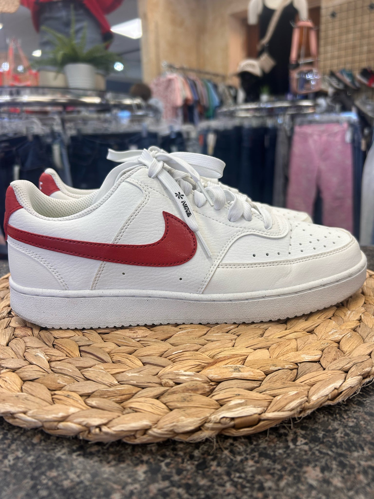 Pre-owned NIKE White Red Trim Size 9.5 Designer Sneaker