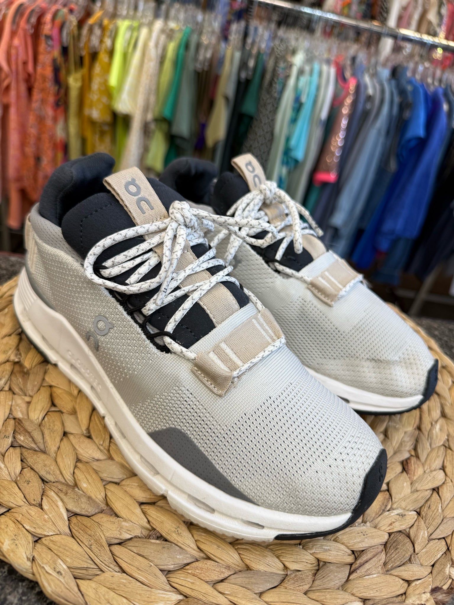 Pre-owned On Cloud Cream Gray Trim Size 8 Designer Sneaker