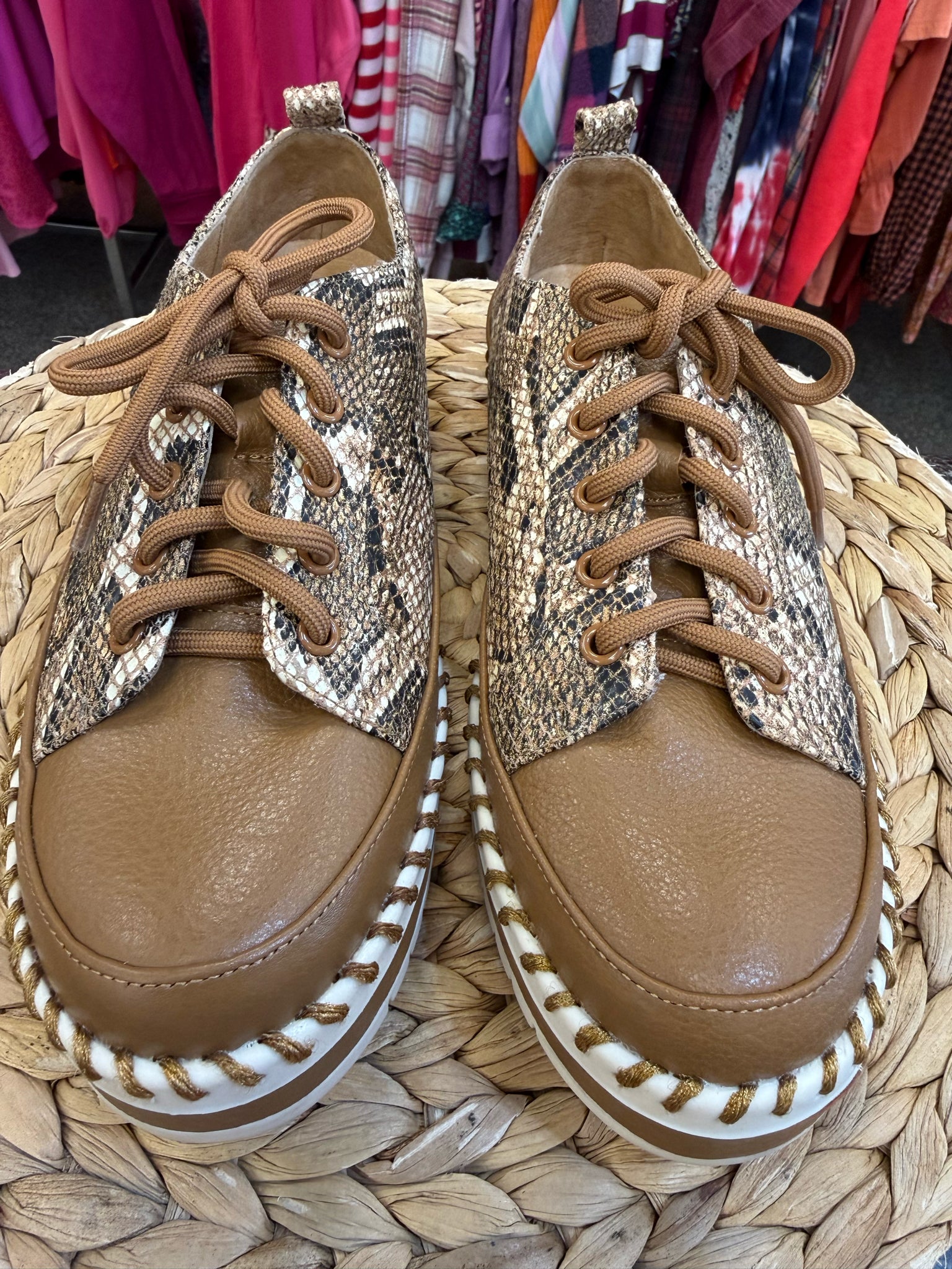 New with Tag FIVE TRIBE TAN SNAKE Tan Size 10 Shoe