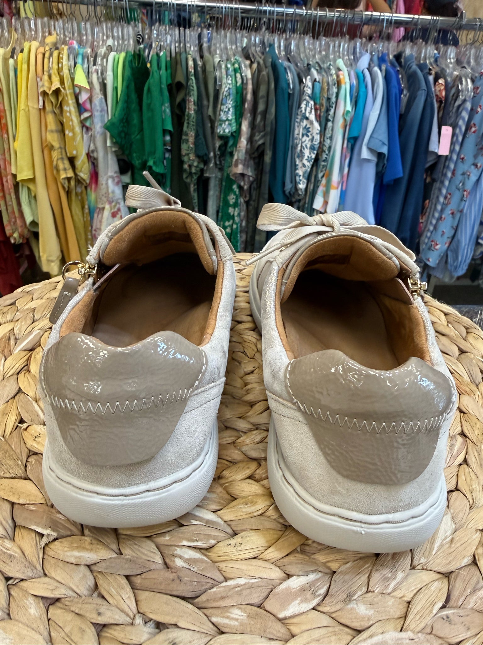 Pre-owned CLARKS Beige METALLIC Size 8 Designer Sneaker