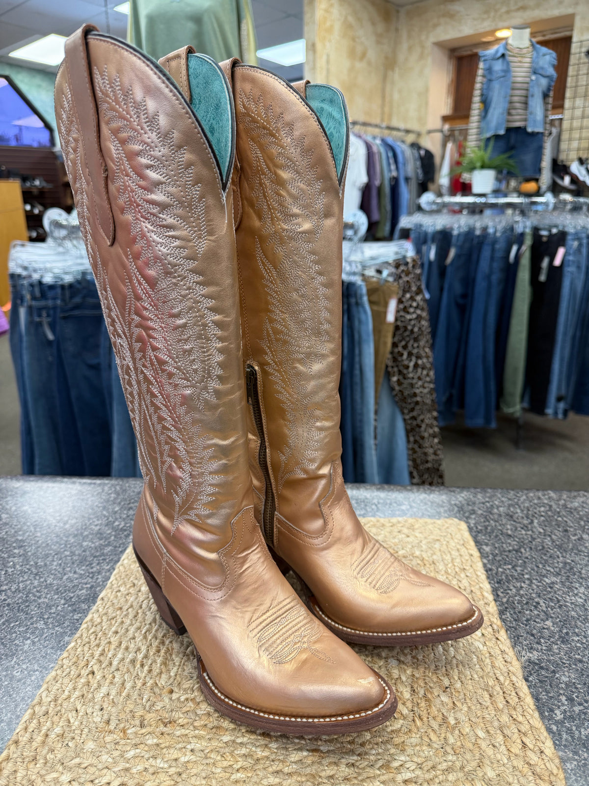 Pre-owned CORRAL champagne Tan Size 8 Designer Boot