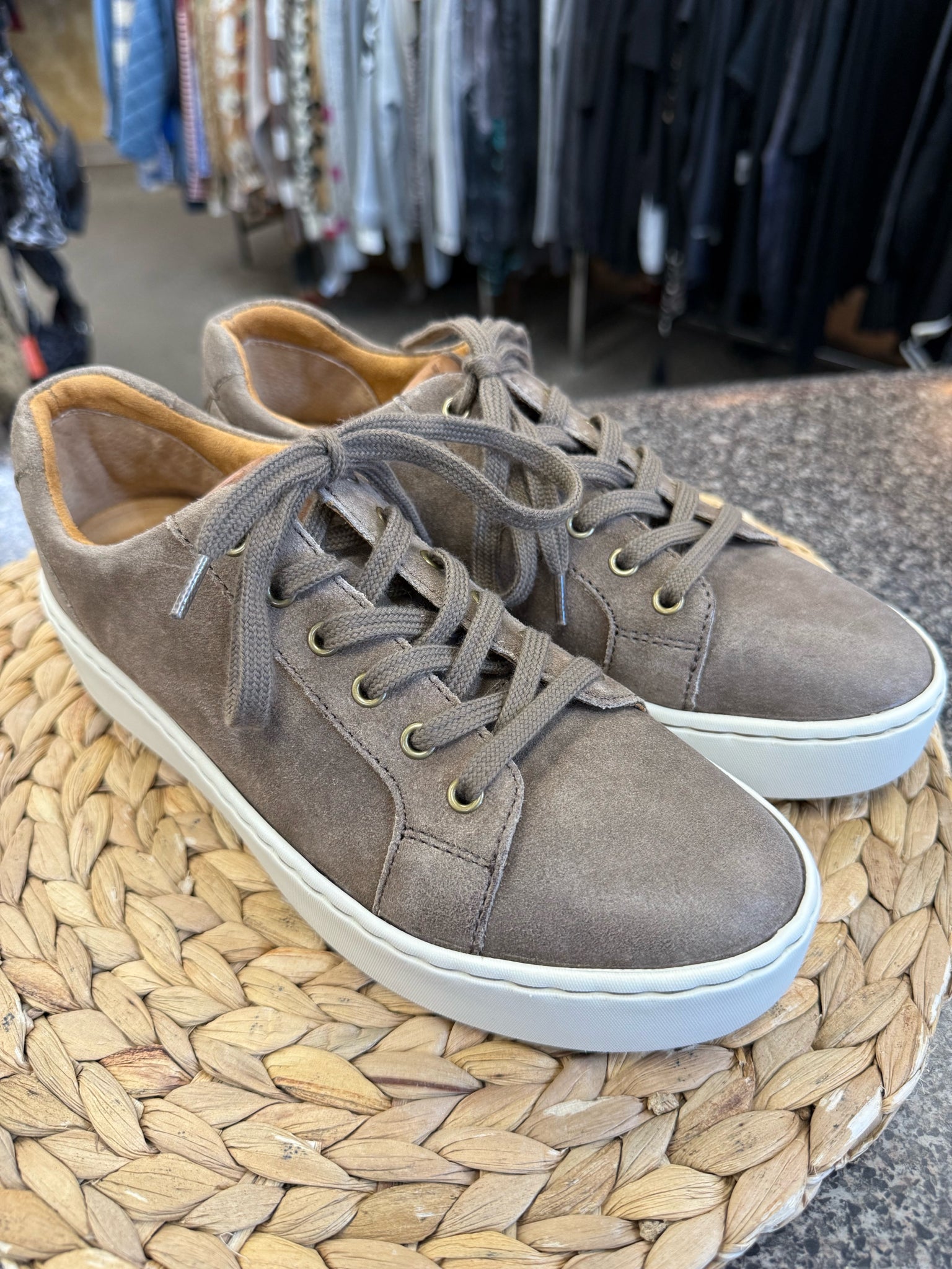 Pre-owned BORN Brown White Trim Size 8.5 Designer Sneaker