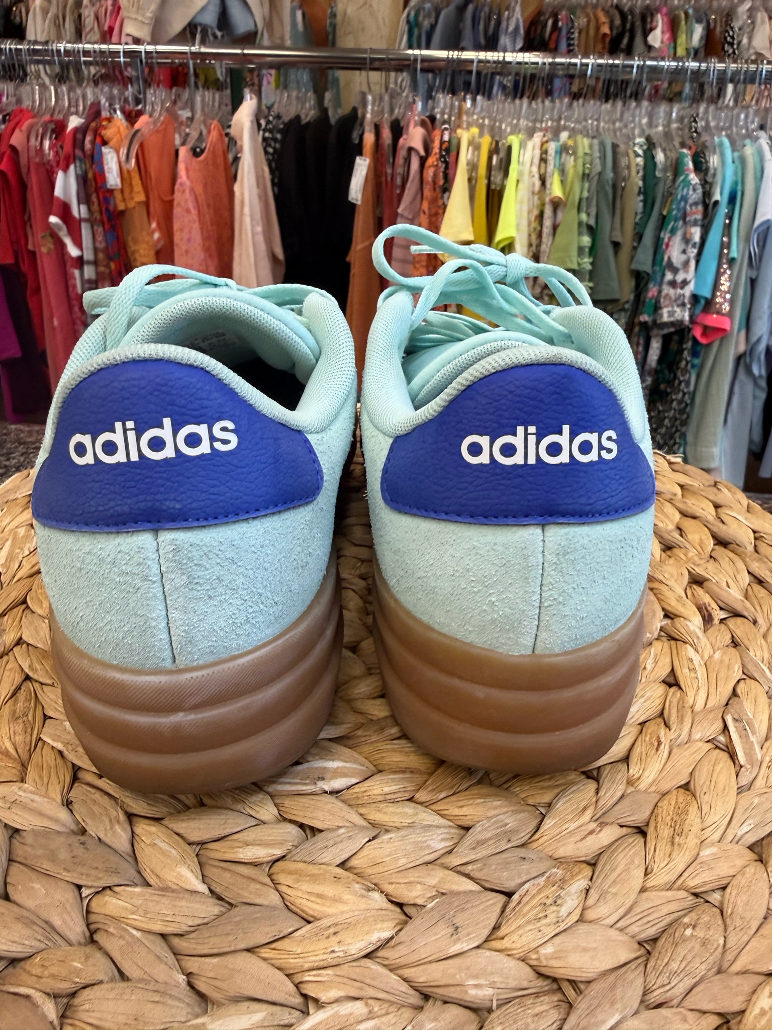 Pre-owned ADIDAS Mint Blue Trim Size 7 Sneaker