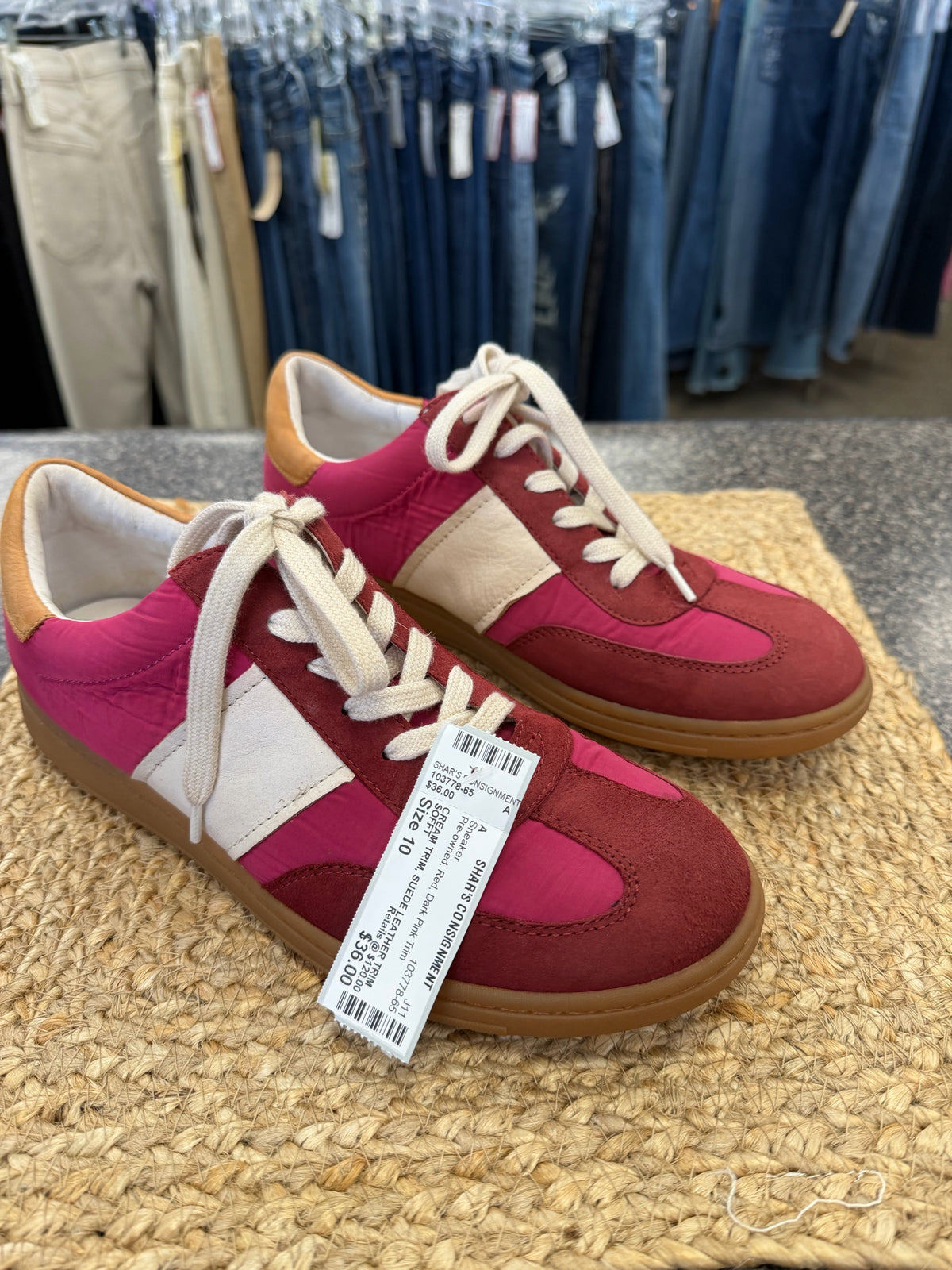 Pre-owned SOFFT Red Dark Pink Trim Size 10 Sneaker
