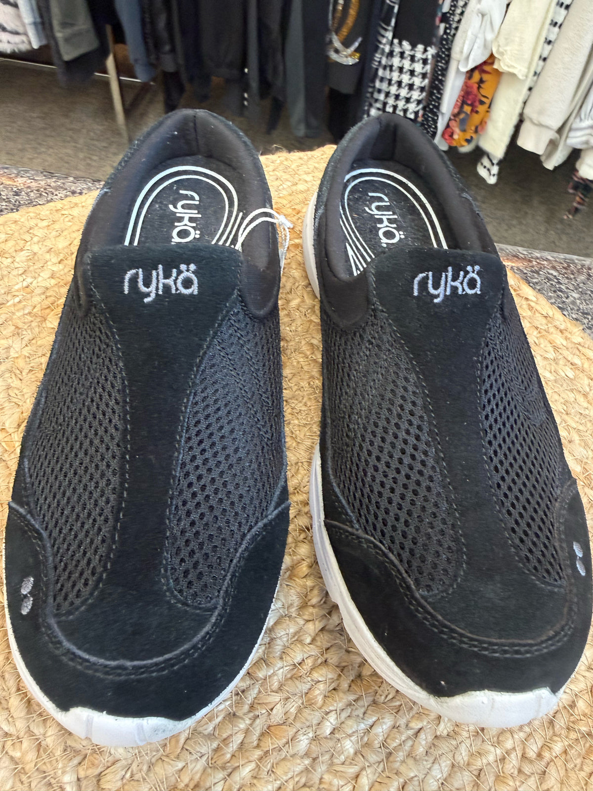 New with Tag RYKA Black White Trim Size 8 Shoe