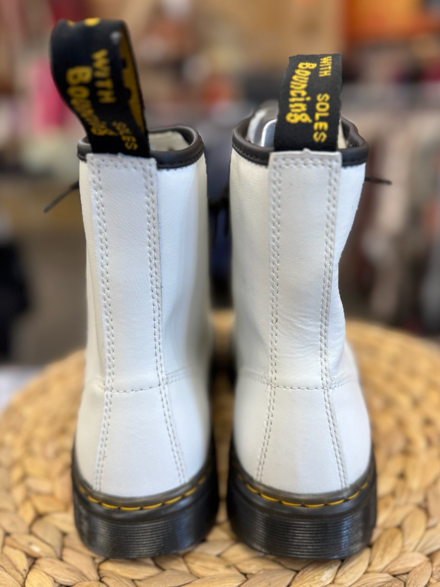 Pre-owned DR MARTENS White Black Trim Size 8 Designer Boot