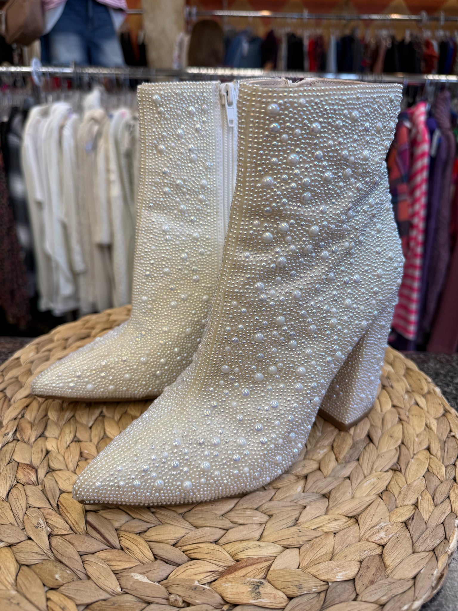 Pre-owned STEVE MADDEN White Size 7 Designer Bootie