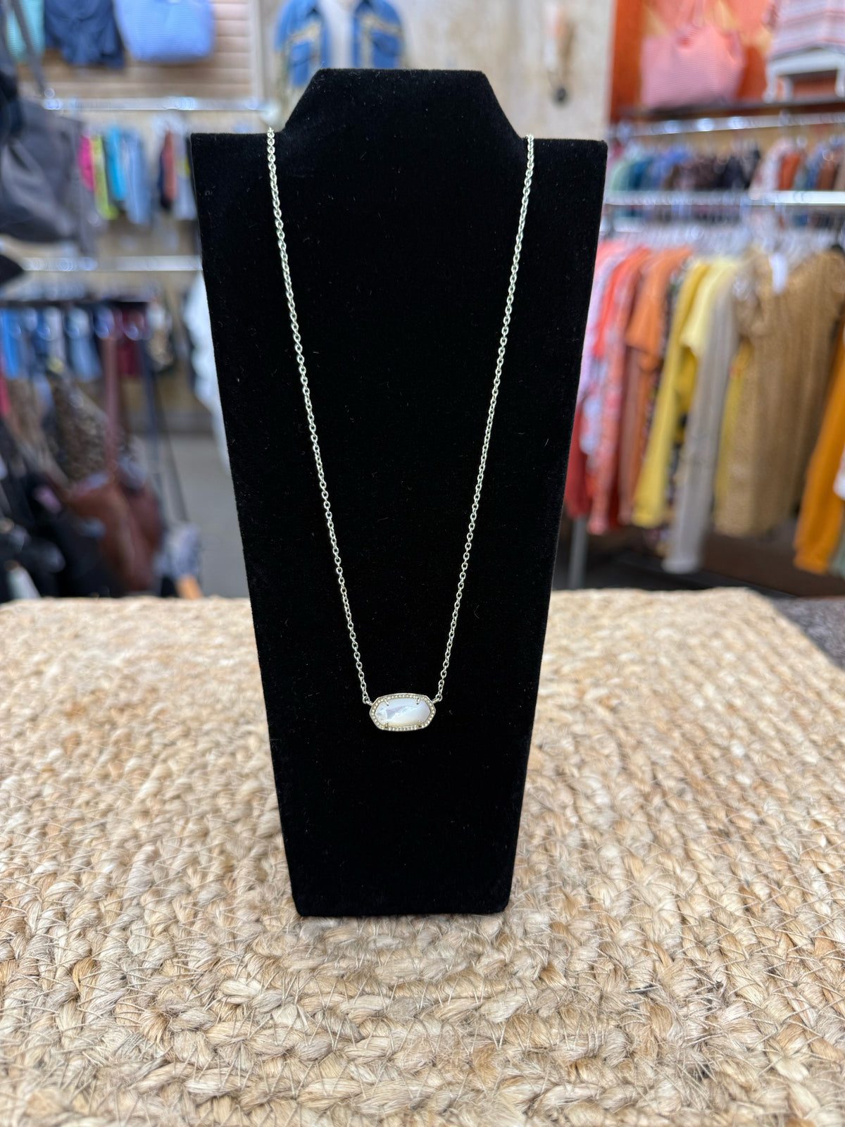 Pre-owned KENDRA SCOTT White Gold Designer Necklace