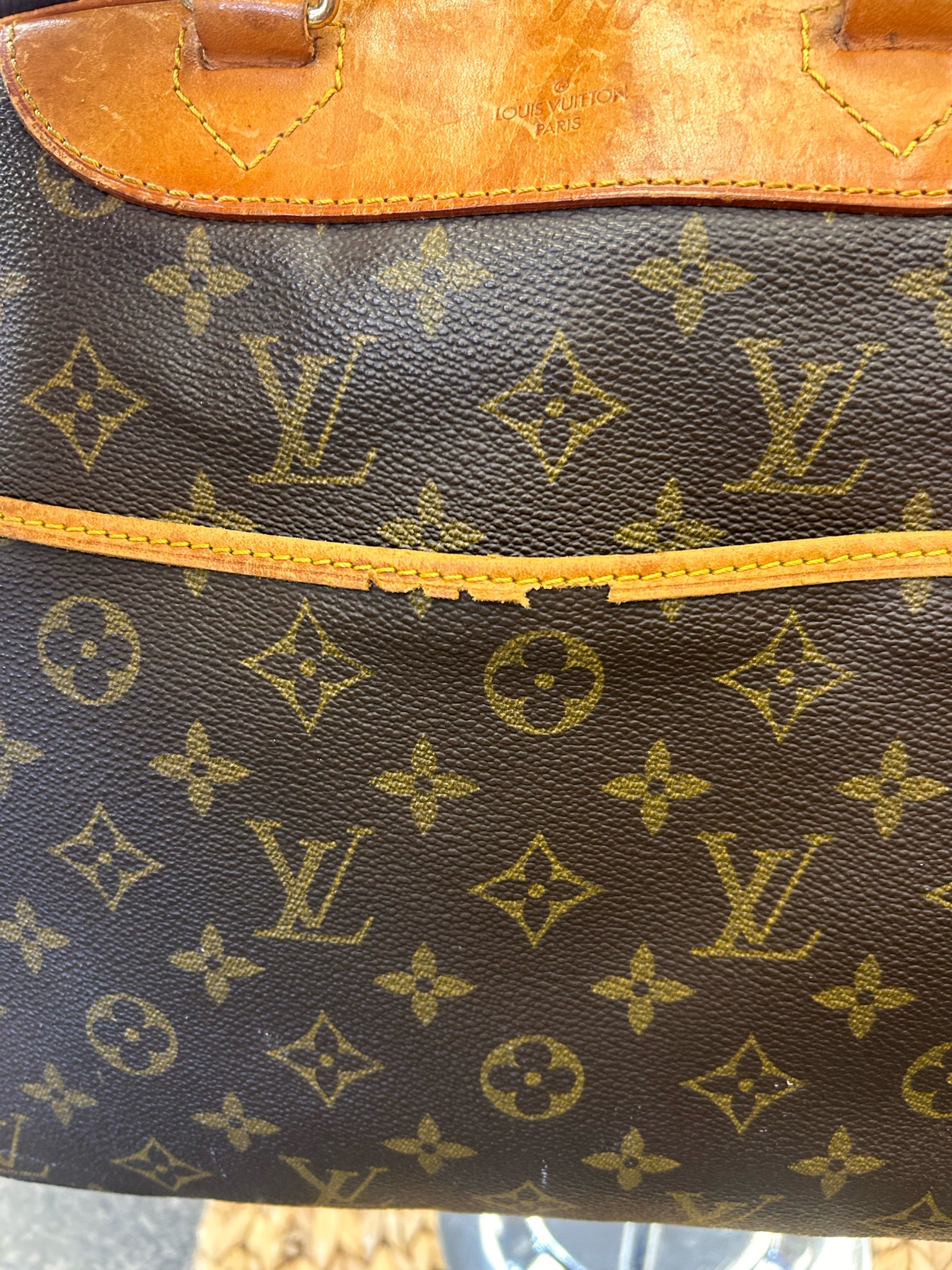 Pre-owned LOUIS VUITTON Brown Crossbody Designer Purse