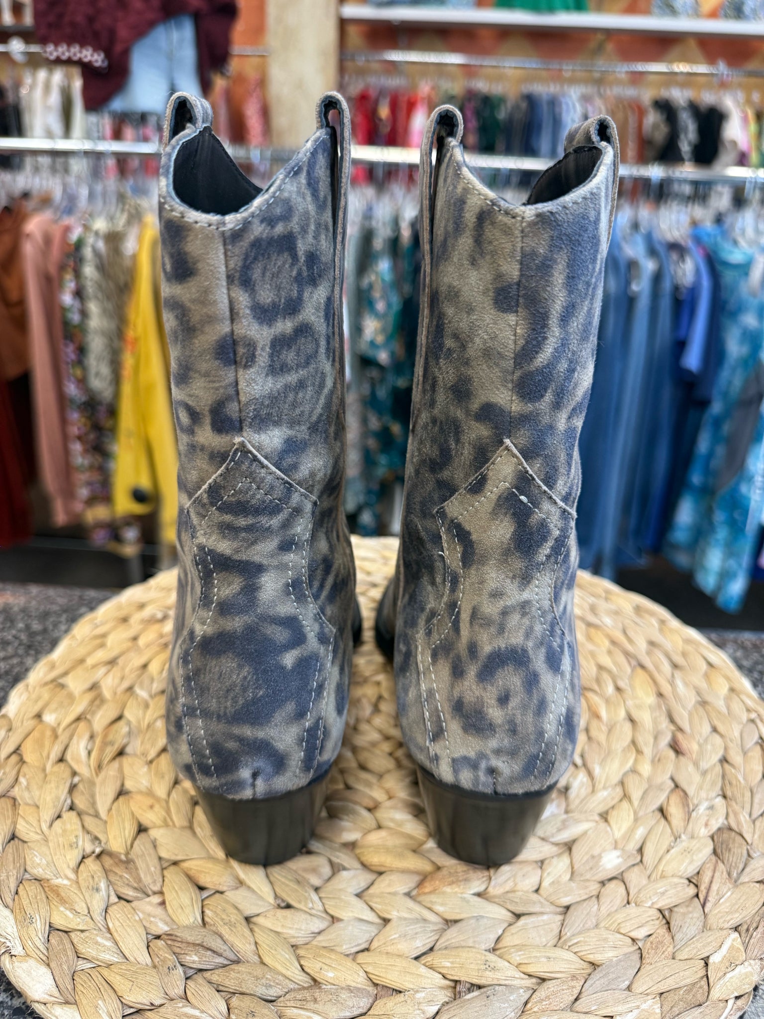 Pre-owned FREE PEOPLE Leopard Size 6.5 Boot