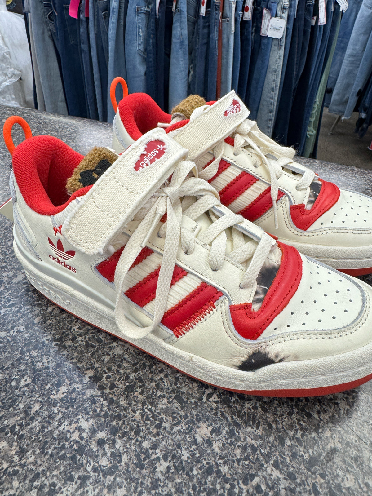 Pre-owned ADIDAS White Red C-SIZE 4 Boys Sneaker