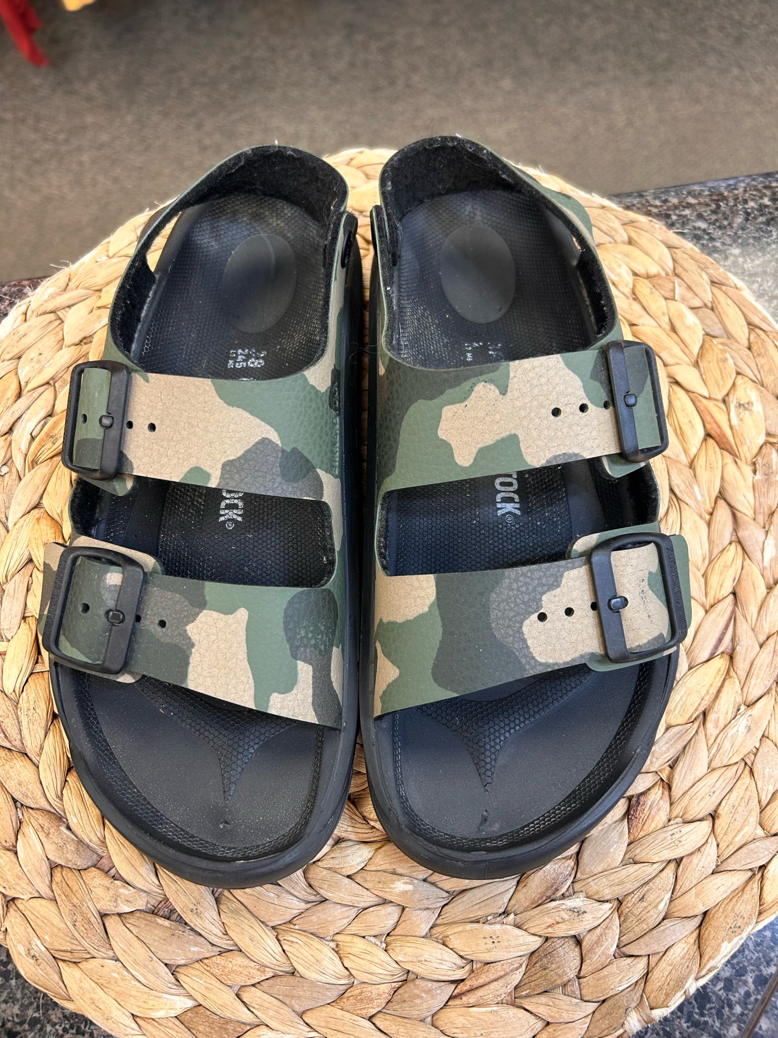 Pre-owned BIRKENSTOCK Camouflage Size 7 Designer Sandal