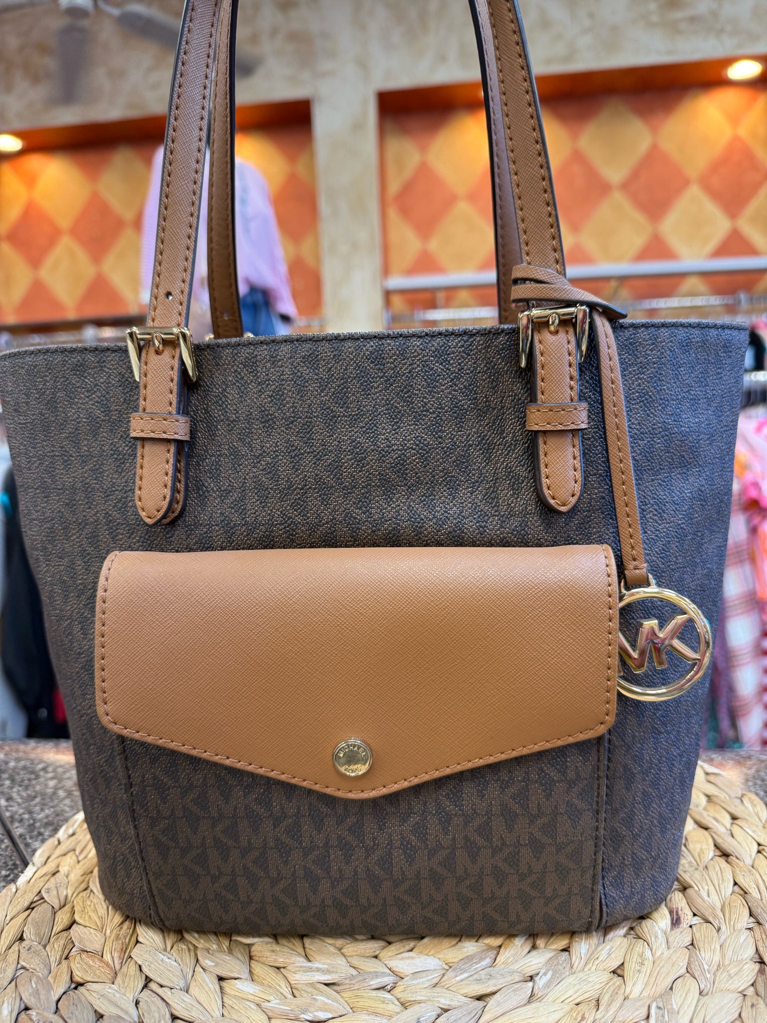 Pre-owned MICHAEL KORS Brown Signature Tan Shoulder Designer Purse