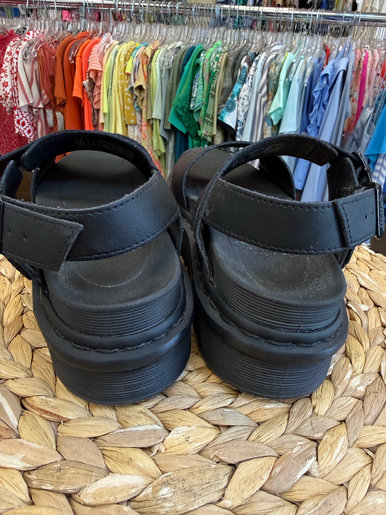Pre-owned DR MARTENS Black Size 9 Designer Sandal