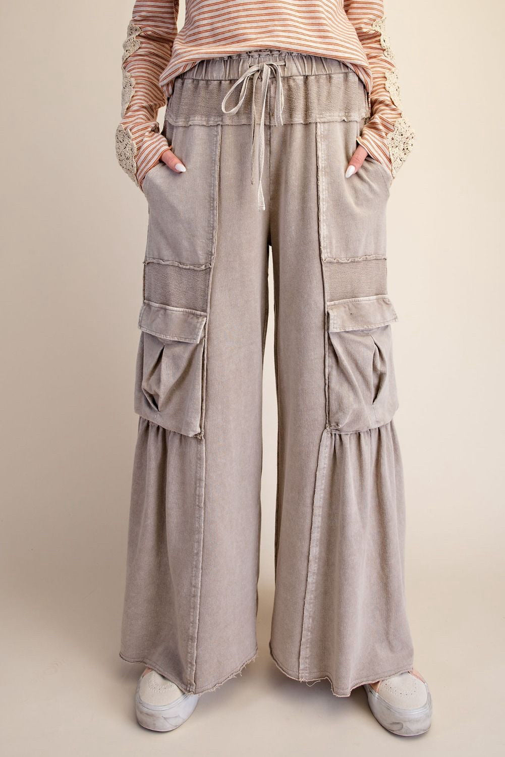 New EASEL Tan Size Small Pants